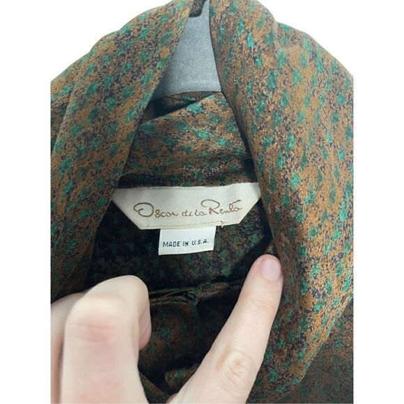 VINTAGE OSCAR DE LA RENTA
COLLECTABLES BOW BLOUSE - Picture 5 of 11